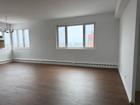 700 W Bittersweet Pl #1012, Chicago, IL 60613