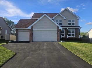 615 Biscayne Pl, Roscoe, IL 61073