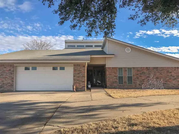 1011 Pawhuska Ln, Burkburnett, TX 76354