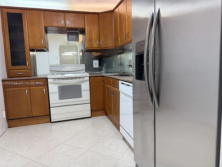 400 Kings Point Dr #411 — Photo 10