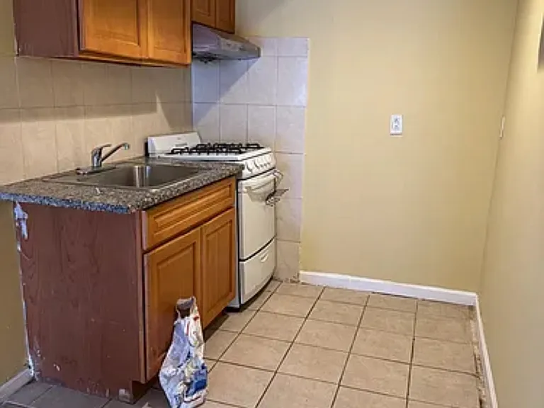 67 Arnold St #B — Photo 3
