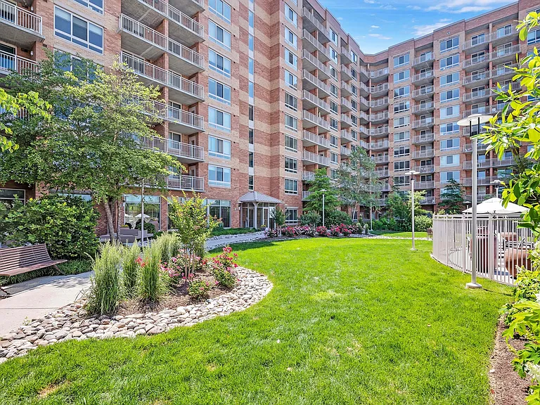 Prosperity Flats — Photo 15