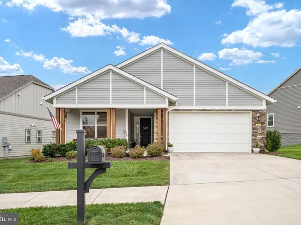 136 Mallard Dr, Lake Frederick, VA 22630