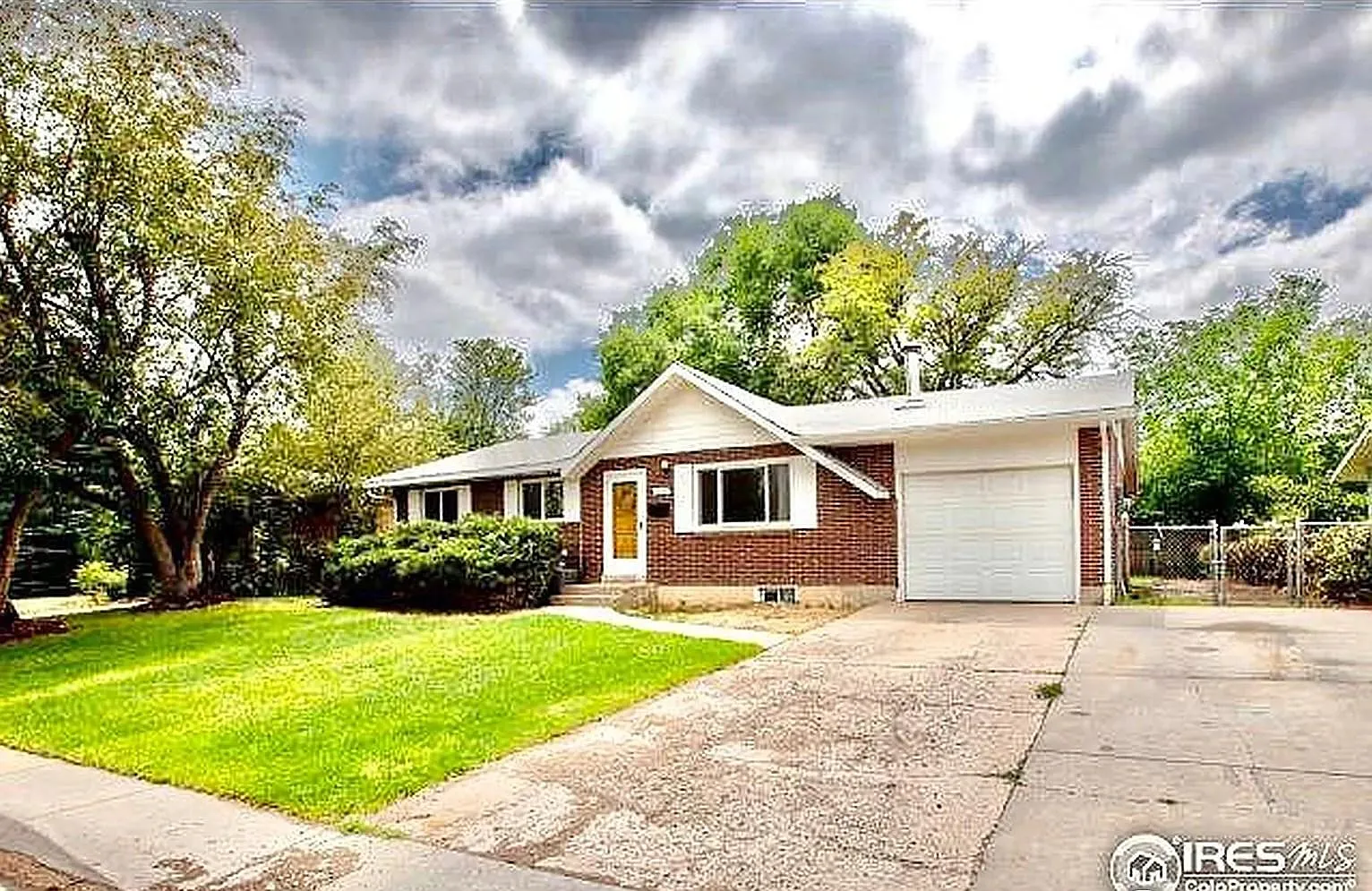 5 bed, 2.5 bath, 2240 sqft, $2,800 — Photo 1