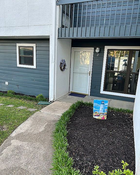 Front entryway. 