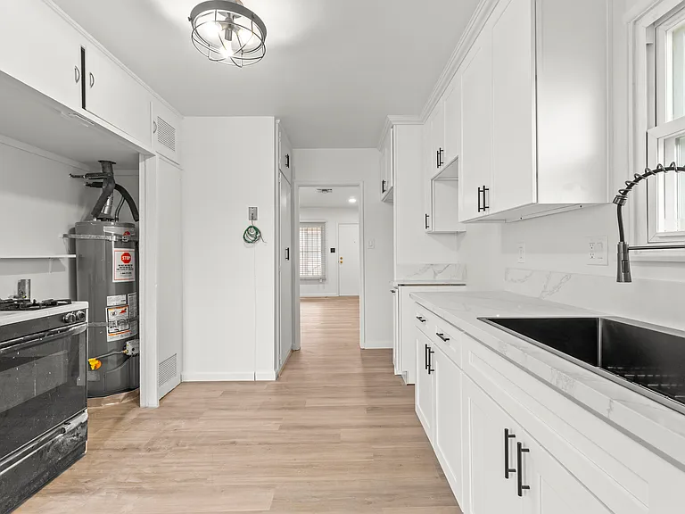 9813 S Van Ness Ave #2 — Photo 5