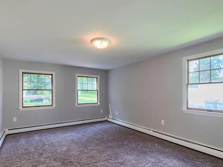 142 E Meadow Rd — Photo 6