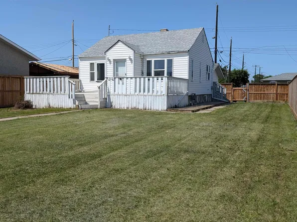 7812 128th Ave NW, Edmonton, AB T5C 1T7