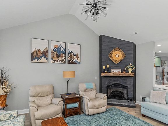 3rd image of 2 Mossycup Rd