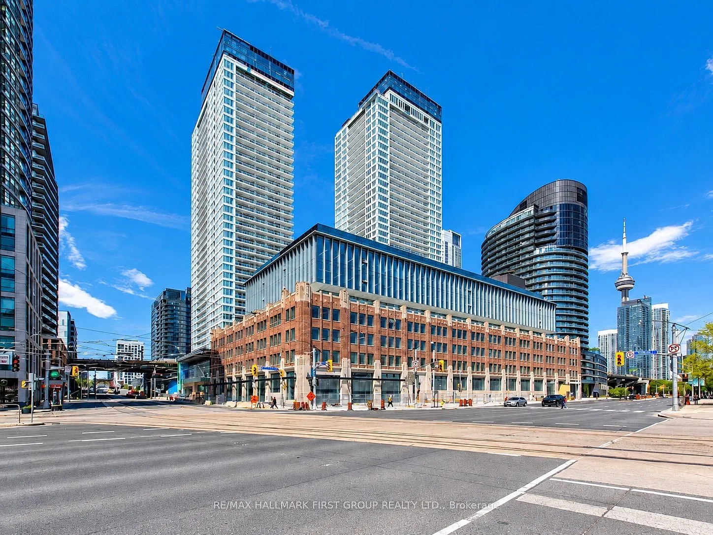 19 Bathurst St — Photo 3