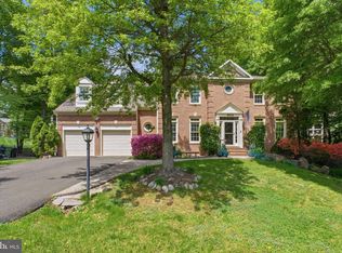 8005 Hedgewood Ct, Fairfax Station, VA 22039