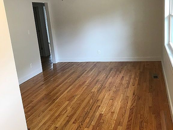 3rd image of 1631 Elgin Dr