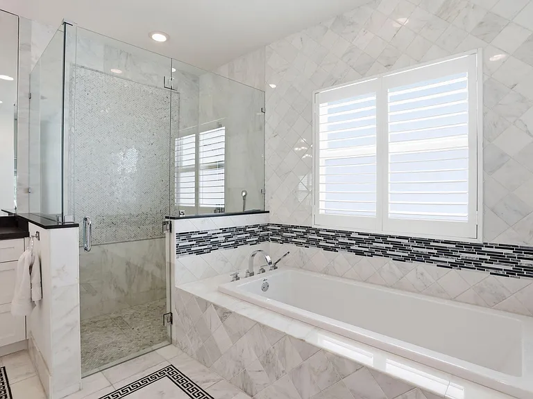 309 NE 8th Ave — Photo 22