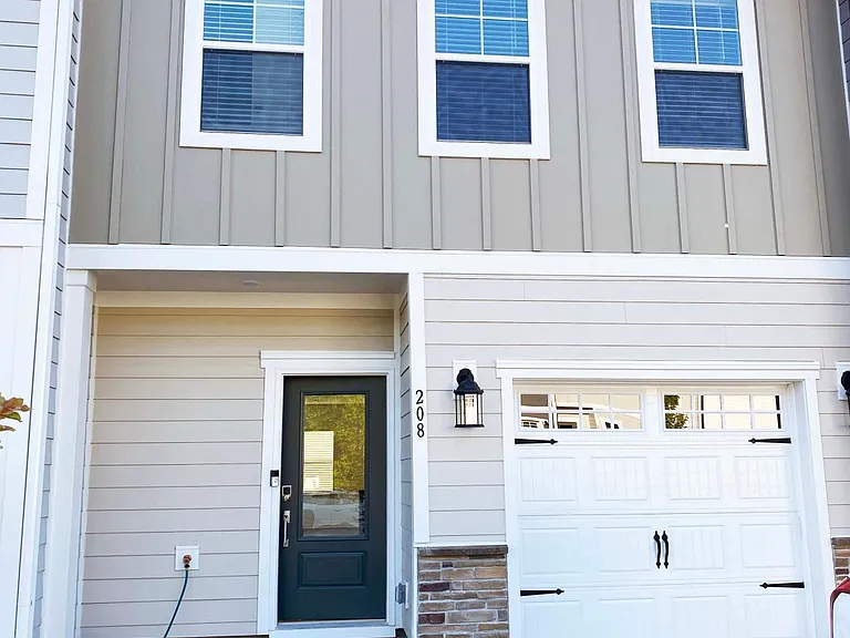 208 Magnolia Townes #208 — Photo 2