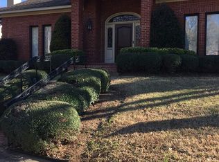 11 Village Green Cir, Jackson, MS 39211