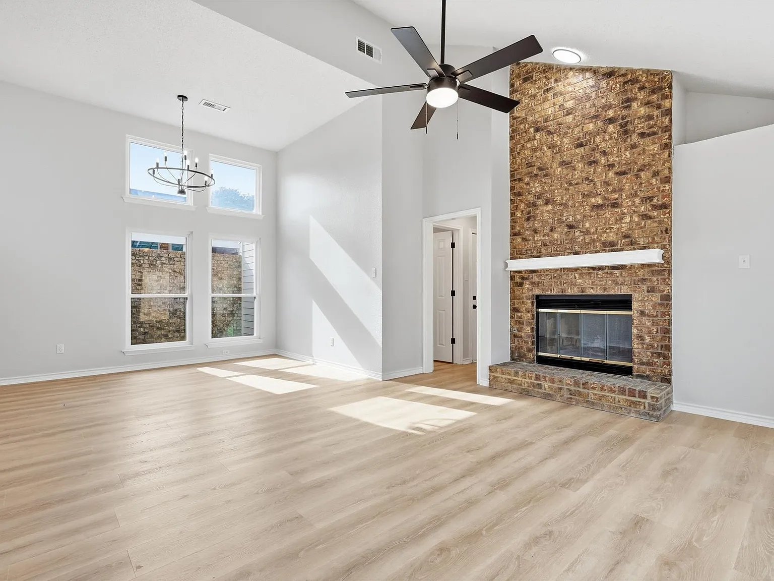 2 bed, 1535 sqft, $2,400 — Photo 4