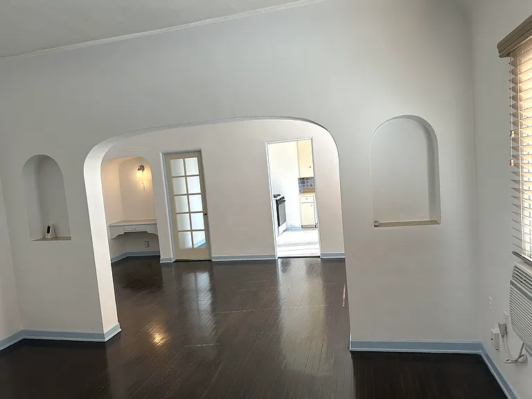 6138 1/2 Saturn St — Photo 3