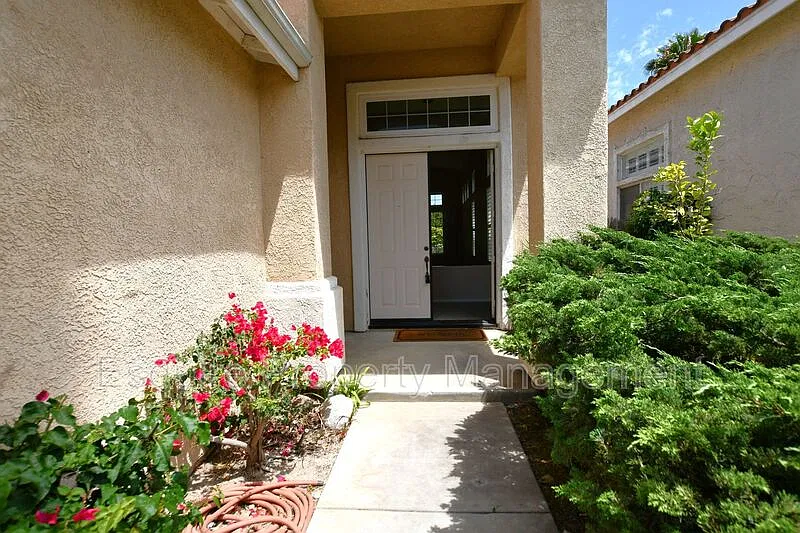 5 bed, 3.0 bath, 2440 sqft, $4,395 — Photo 2