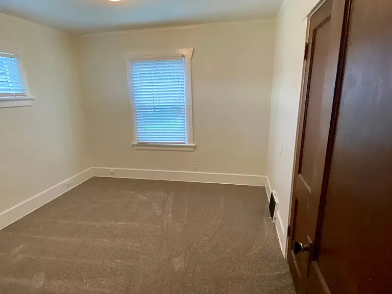 15721 Main St E — Photo 15