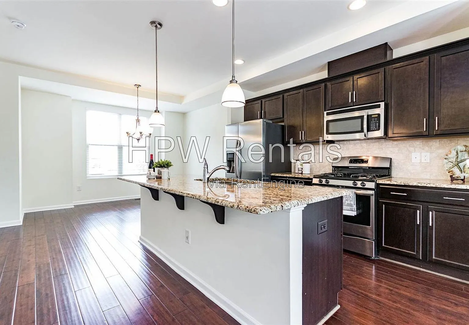 3 bed, 3.5 bath, 1808 sqft, $2,025 — Photo 3