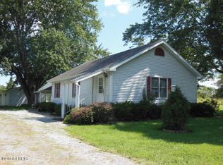 1758 N State Rd, Flora, IL 62839