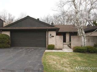 4315 Sawgrass Dr, Bloomfield, MI 48302