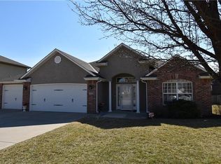 705 SW 33rd St, Lees Summit, MO 64082