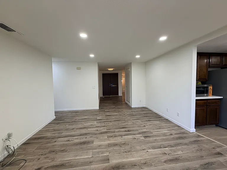1302 Mossbrook Ct — Photo 13