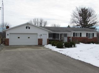 983 Lake Forest Dr, Lapeer, MI 48446