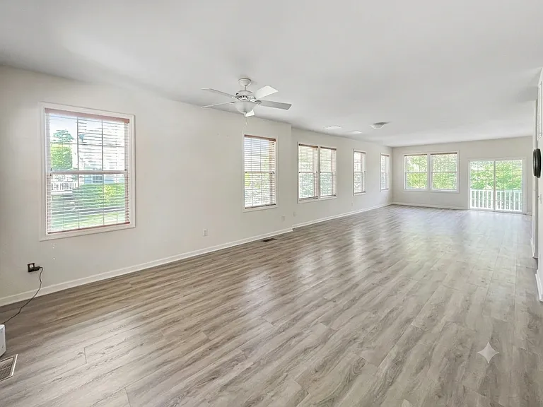 61 N River Dr — Photo 3