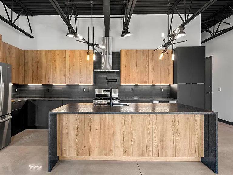 902 E Curtis St #1 — Photo 14
