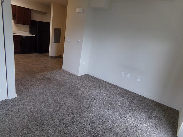Crossroads Apartments — Photo 15