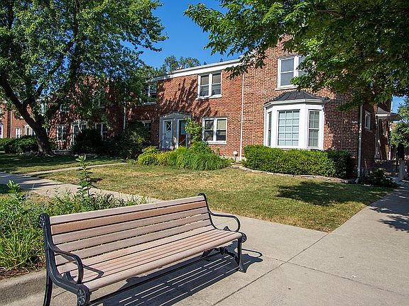 2nd image of 252 Elgin Ave
