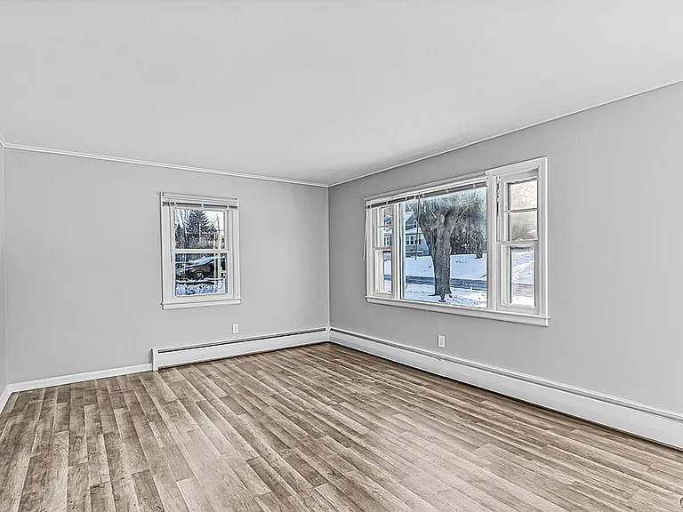 11 Winmar Cres — Photo 8