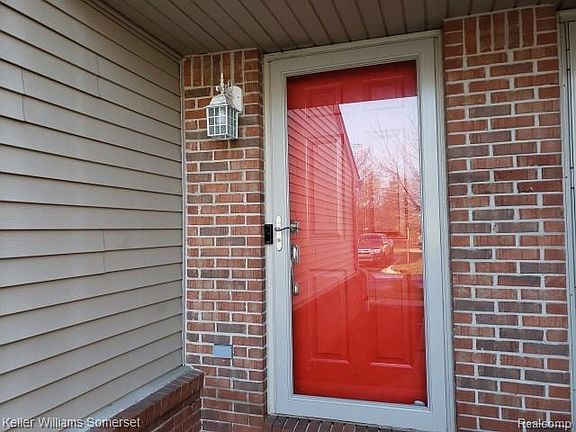 4th image of 17497 Gateway Cir