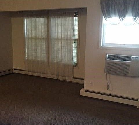 4th image of 250 Gardiners Ave Unit 13
