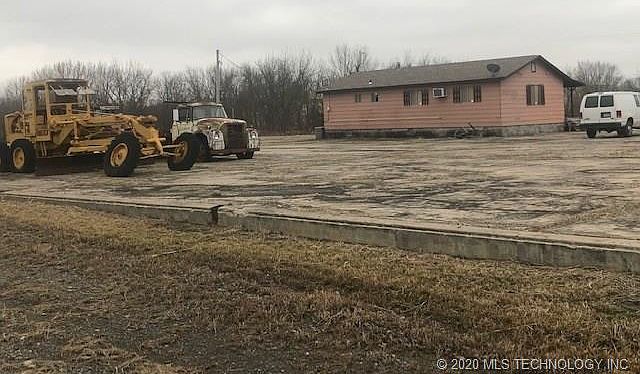 1st image of 13855 E 530th Rd