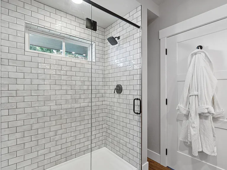 236 W Kent Ave #B — Photo 7