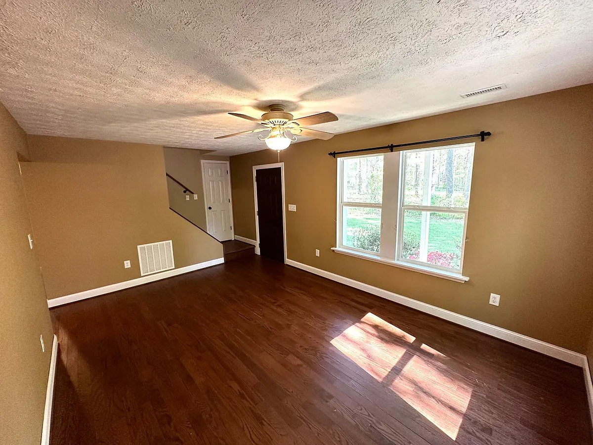 Building Photo - 5518 Thompson Dr