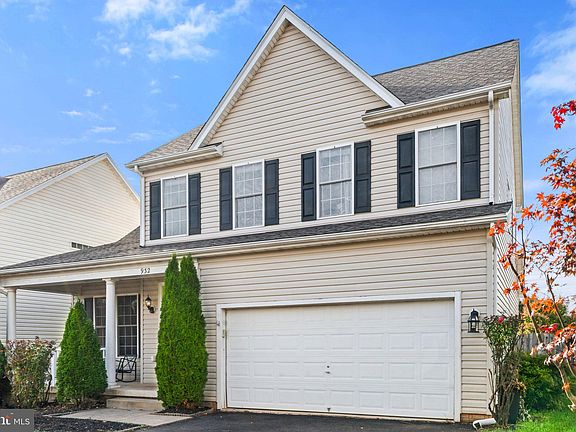 3rd image of 932 Fairwood Dr