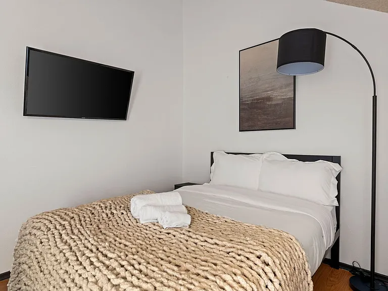 1823 Pelham Ave #6 — Photo 2