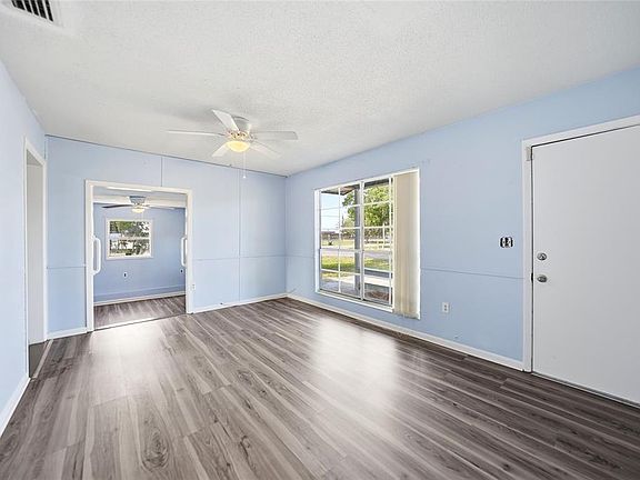 4th image of 704 N Manatee Ave