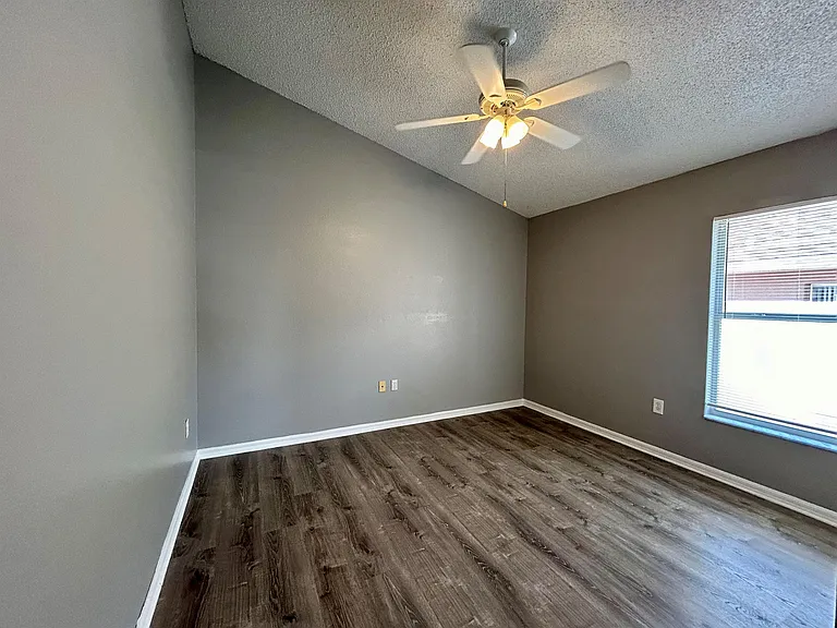 138 Sir Phillips Dr — Photo 12