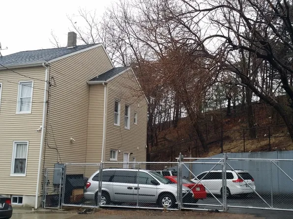 24 20th Ave, Paterson, NJ 07501