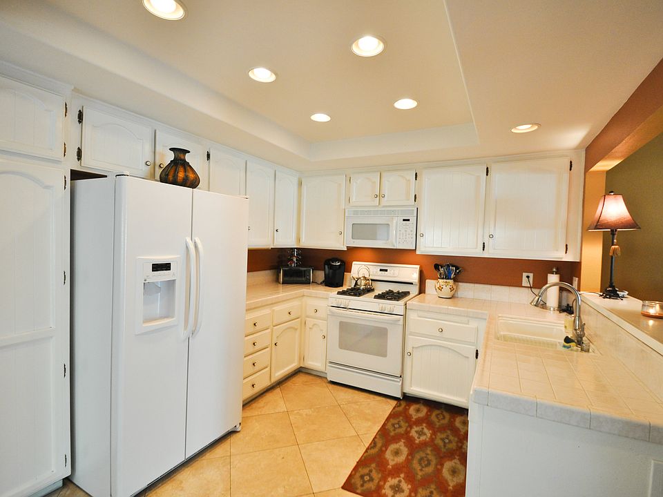 Light and Bright Kitchen