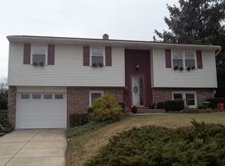 9 Willowwood Ct, Douglassville, PA 19518