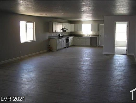 3rd image of 4793 E Harmon Ave