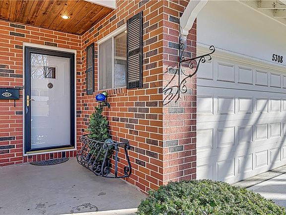 3rd image of 5308 W 103rd Ter