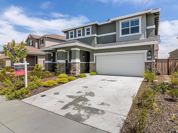 4th image of 2524 Mead Way
