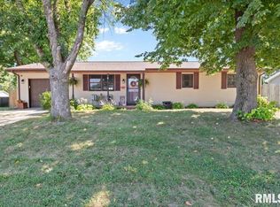 307 N Iris Dr, Auburn, IL 62615